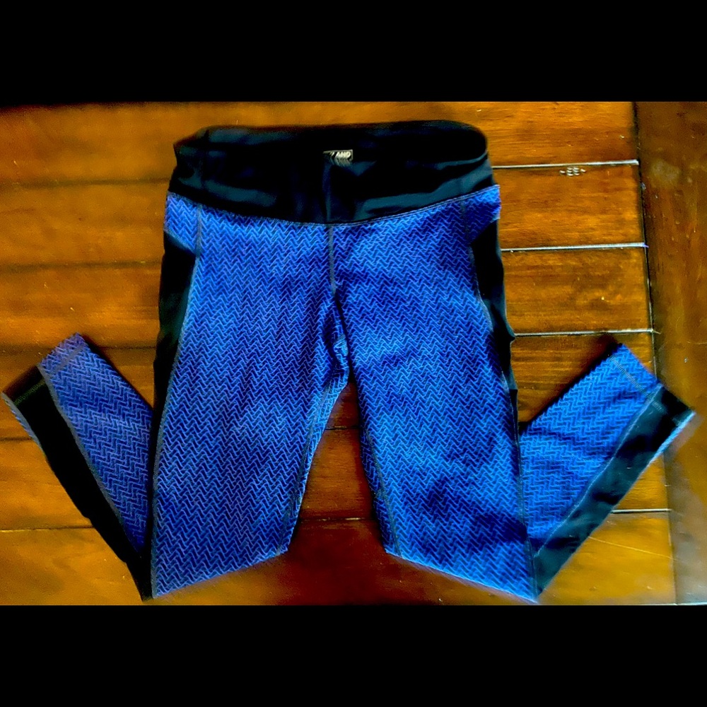 Athletic work out pant by Kirkland brands. Size M, purple and black
